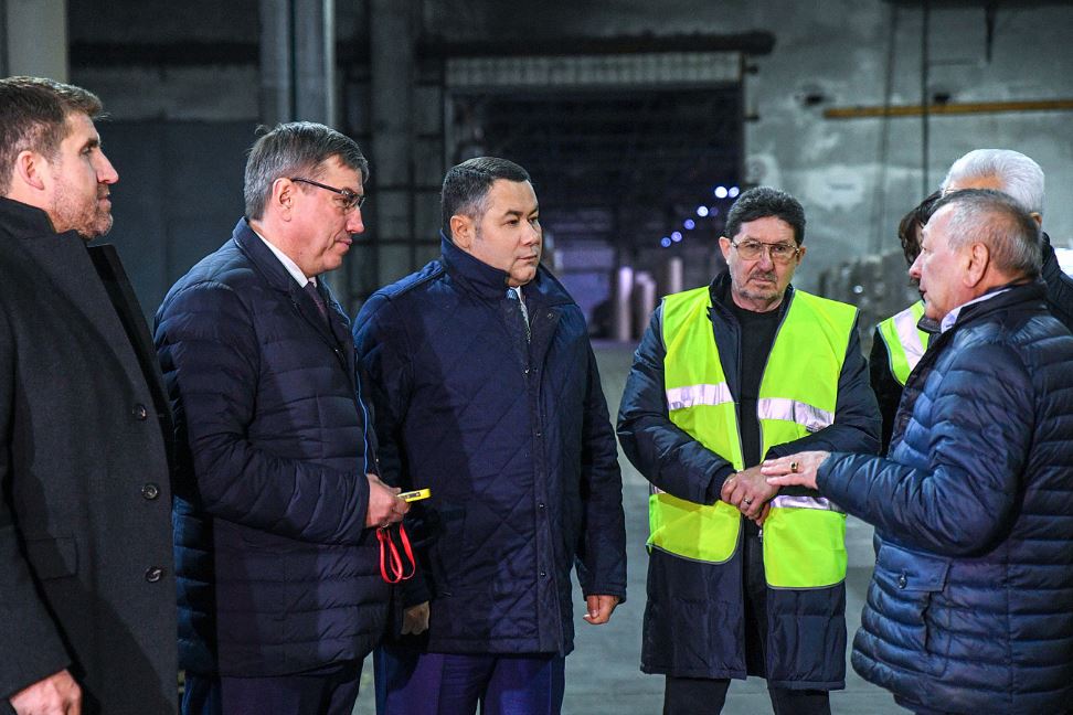 Губернатор Игорь Руденя посетил модернизированное в этом году производство Каменской бумажно-картонной фабрики в Кувшиново