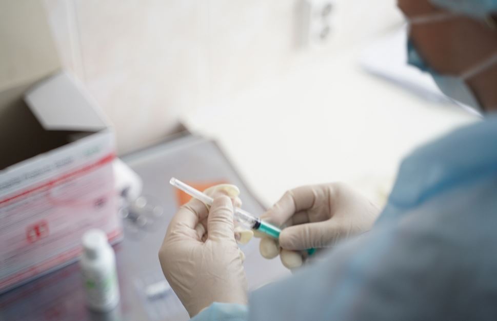 Прививку от COVID-19 в регионе сделали почти 677 тыс жителей