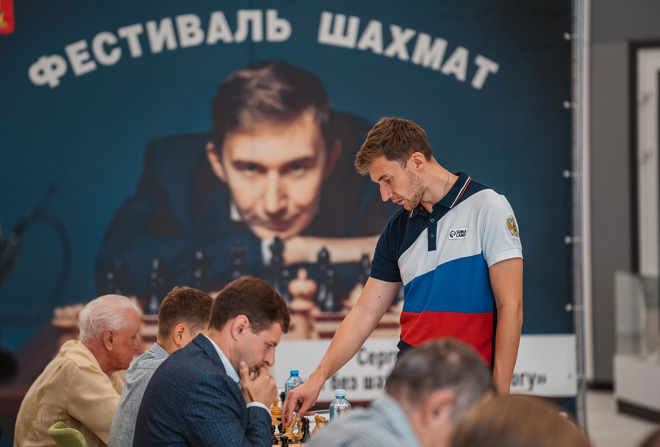 Чемпион мира, гроссмейстер Сергей Карякин провел в Твери сеанс одновременной игры с шахматистами Верхневолжья