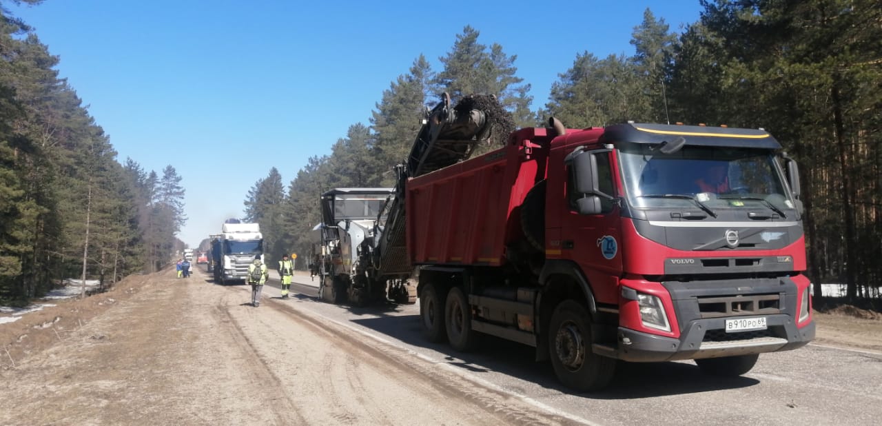 Подрядные организации приступили в Тверской области к ремонту автомобильных дорог