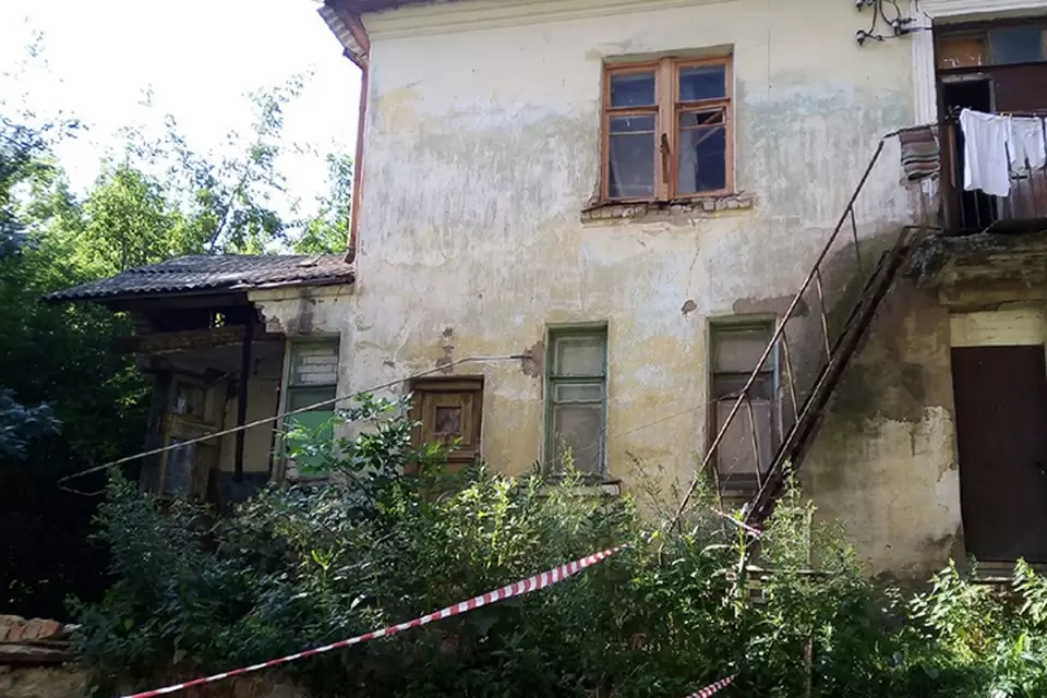 В Ржеве обвалилась стена жилого дома