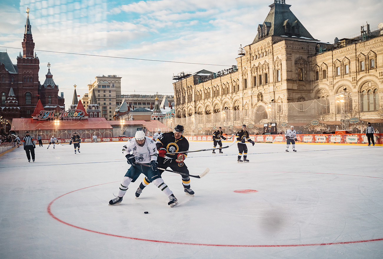 Тверские хоккеисты вновь сыграли на ГУМ-катке на Красной площади