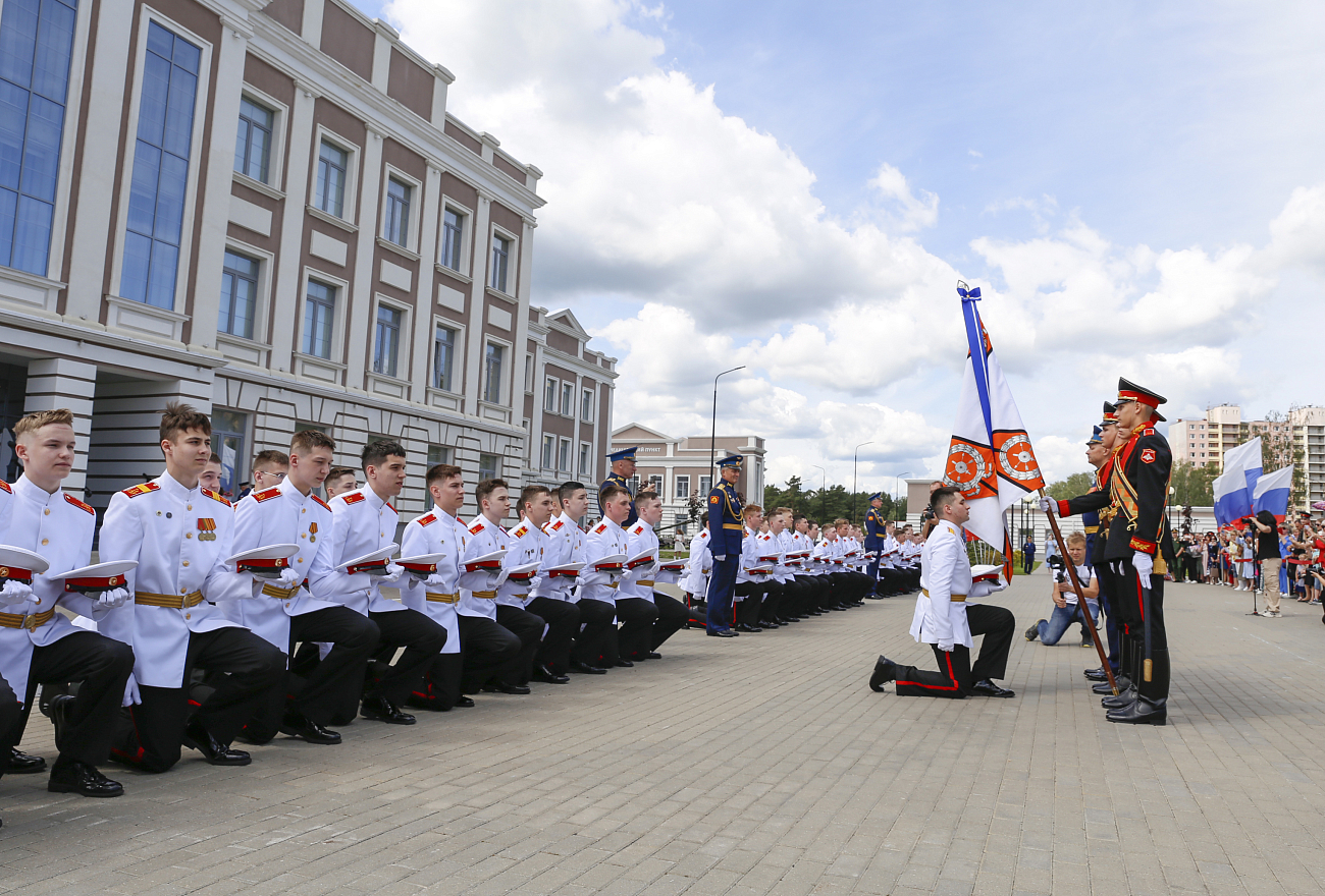 В Тверском суворовском военном училище состоялся 76-й выпуск воспитанников