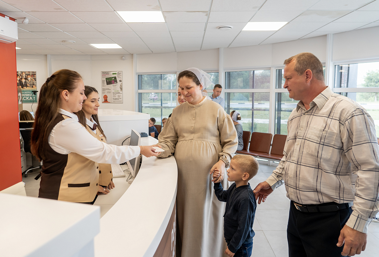 В Тверской области началась выдача удостоверений многодетной семьи нового образца