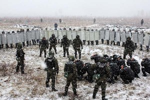 воркута 1953 гулаг. массовые беспорядки в колонии. исправительно трудовые лагеря в ссср. был бунт под воркутой. массовые беспорядки в колонии.
